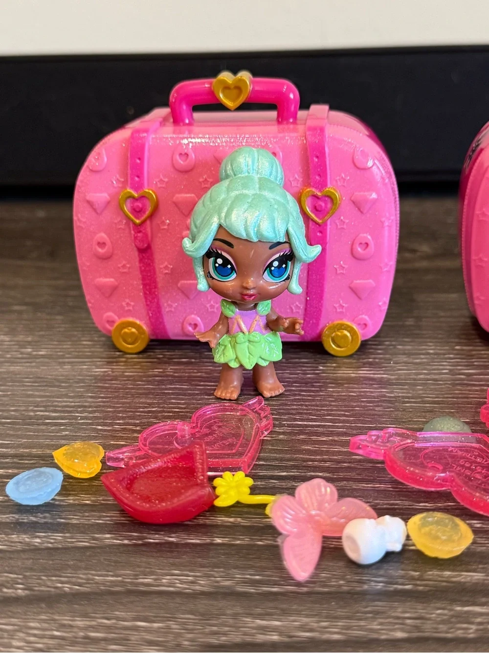 Hatchimals Pixies Vacay Style series by Spin Master 2.5”  suitcase accessories